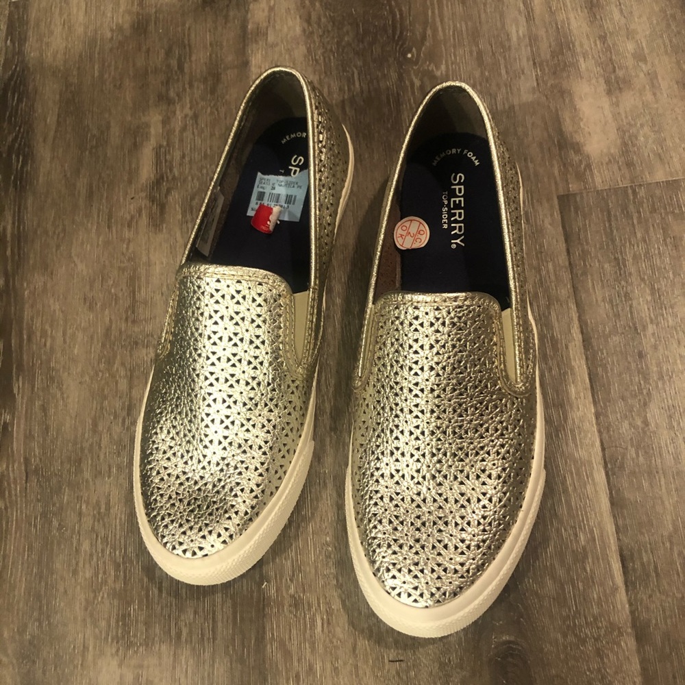 NWT Silver Sperry’s